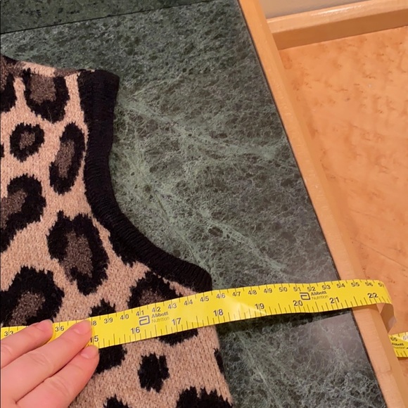 Animal print long vest with pockets and hood - Picture 6 of 6